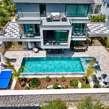 Villa Kazarman, Kalkan'in Kalbinde Denize, Merkeze