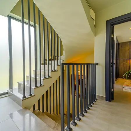 Kazarman, Kalkan'in Kalbinde Denize, Merkeze Kalkan