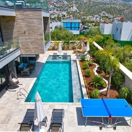 Kazarman, Kalkan'in Kalbinde Denize, Merkeze Villa