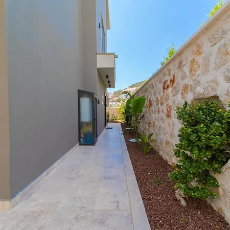 Villa Kazarman, Kalkan'in Kalbinde Denize, Merkeze Kalkan