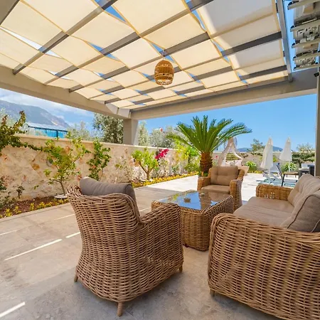 Kazarman, Kalkan'in Kalbinde Denize, Merkeze Villa
