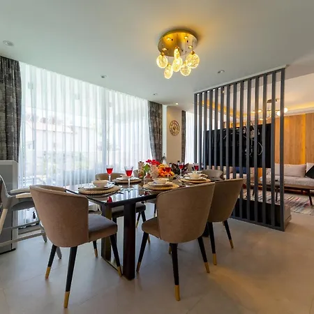 Kazarman, Kalkan'in Kalbinde Denize, Merkeze