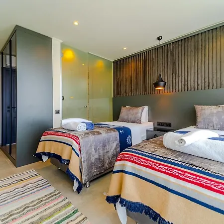 Kazarman, Kalkan'in Kalbinde Denize, Merkeze Villa