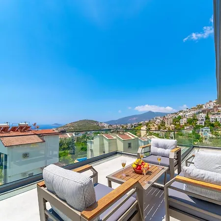 Kazarman, Kalkan'in Kalbinde Denize, Merkeze Villa Kalkan