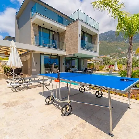 Villa Kazarman, Kalkan'in Kalbinde Denize, Merkeze