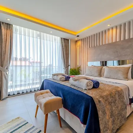 Kazarman, Kalkan'in Kalbinde Denize, Merkeze