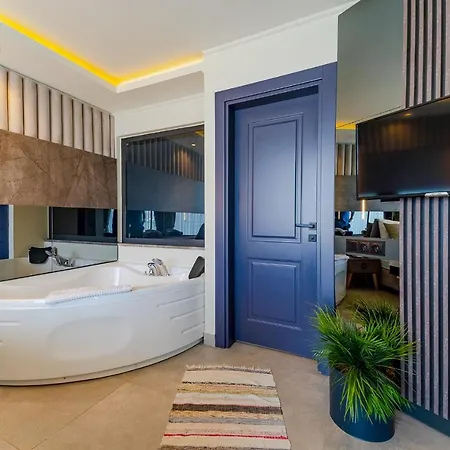 Kazarman, Kalkan'in Kalbinde Denize, Merkeze Villa Kalkan