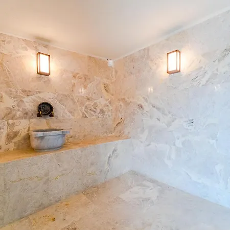 Villa Kazarman, Kalkan'in Kalbinde Denize, Merkeze *
