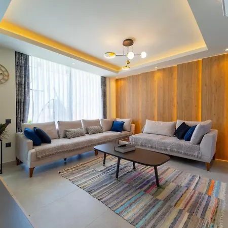 Kazarman, Kalkan'in Kalbinde Denize, Merkeze Villa