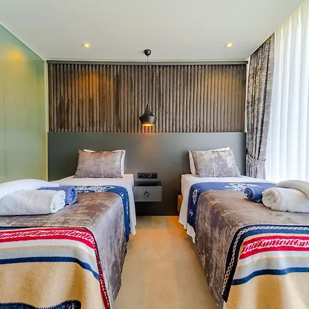 Kazarman, Kalkan'in Kalbinde Denize, Merkeze Villa