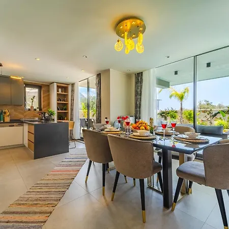 Kazarman, Kalkan'in Kalbinde Denize, Merkeze *