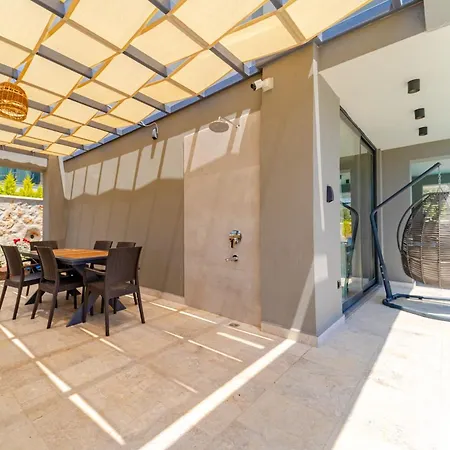 Kazarman, Kalkan'in Kalbinde Denize, Merkeze Villa Kalkan