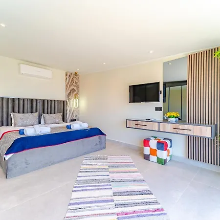 Kazarman, Kalkan'in Kalbinde Denize, Merkeze Villa Kalkan