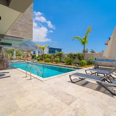 Villa Kazarman, Kalkan'in Kalbinde Denize, Merkeze *