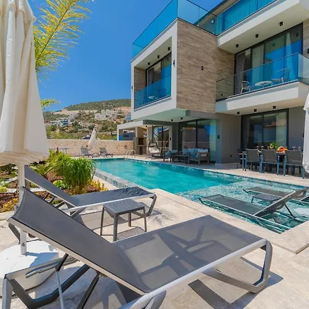 Kazarman, Kalkan'in Kalbinde Denize, Merkeze Kalkan