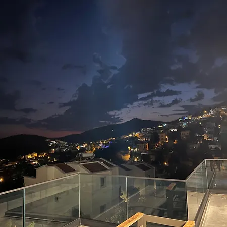 Kazarman, Kalkan'in Kalbinde Denize, Merkeze Villa