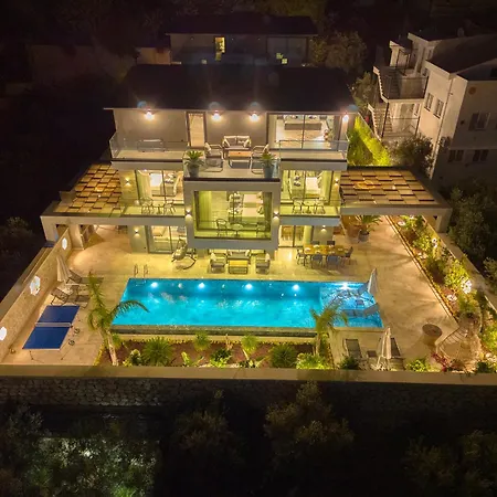 Kazarman, Kalkan'in Kalbinde Denize, Merkeze