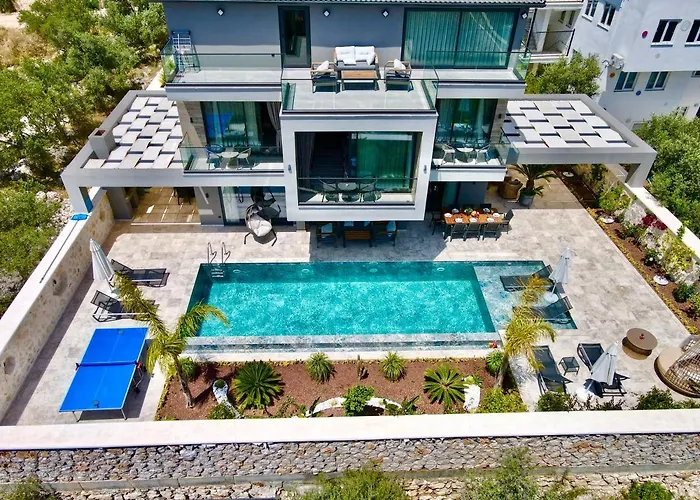 Villa Kazarman, Kalkan'in Kalbinde Denize, Merkeze