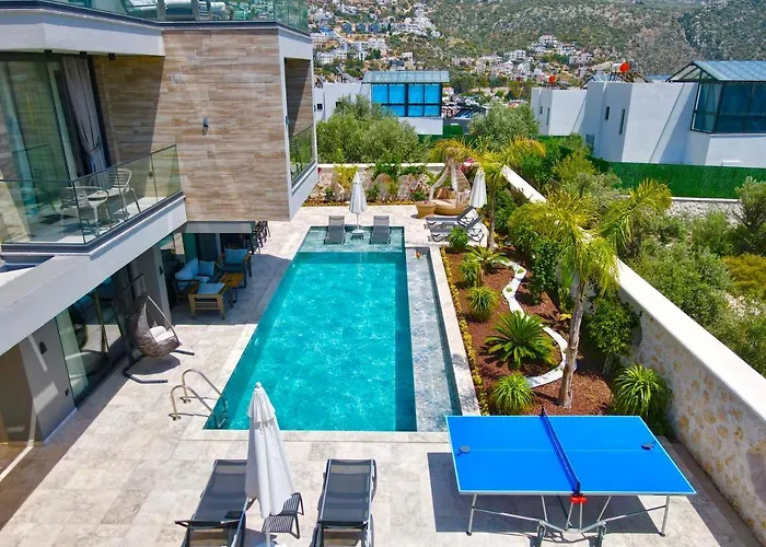 Kazarman, Kalkan'in Kalbinde Denize, Merkeze Villa