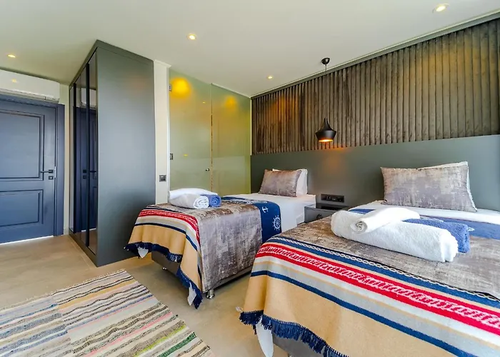Kazarman, Kalkan'in Kalbinde Denize, Merkeze Villa
