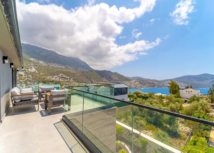 Kazarman, Kalkan'in Kalbinde Denize, Merkeze
