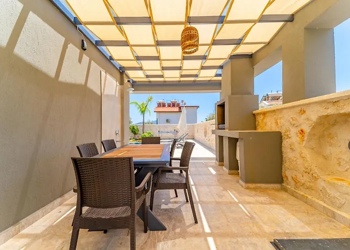 Kazarman, Kalkan'in Kalbinde Denize, Merkeze Villa Kalkan
