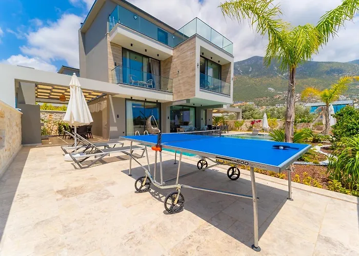 Villa Kazarman, Kalkan'in Kalbinde Denize, Merkeze