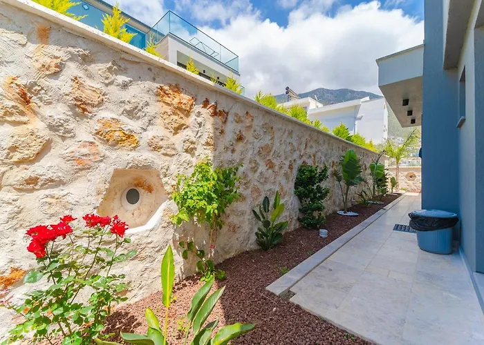 Kazarman, Kalkan'in Kalbinde Denize, Merkeze Villa Kalkan