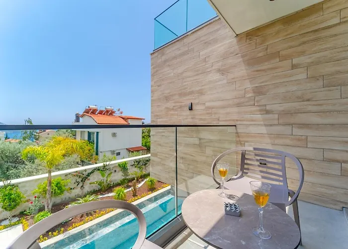 Villa Kazarman, Kalkan'in Kalbinde Denize, Merkeze *