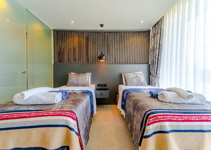 Kazarman, Kalkan'in Kalbinde Denize, Merkeze Villa