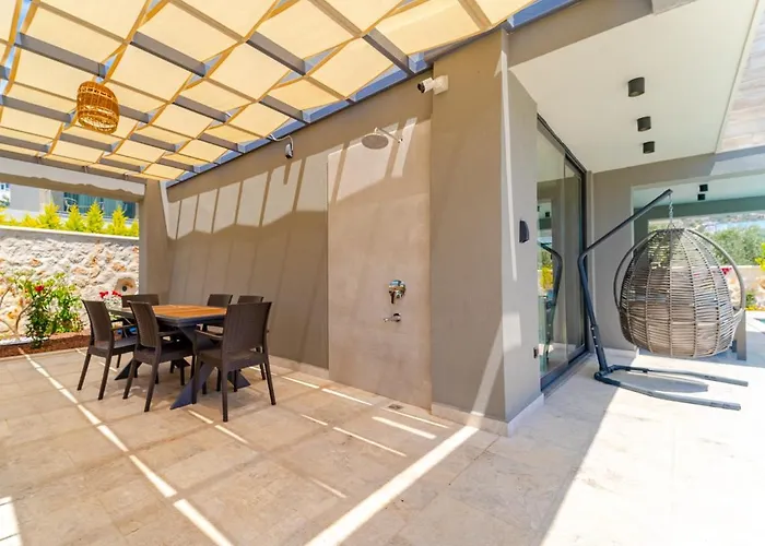 Kazarman, Kalkan'in Kalbinde Denize, Merkeze Villa Kalkan