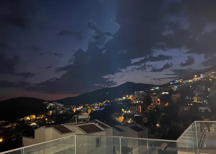 Kazarman, Kalkan'in Kalbinde Denize, Merkeze Villa
