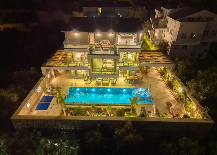 Kazarman, Kalkan'in Kalbinde Denize, Merkeze