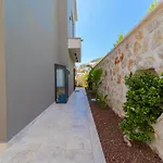 Vilă Kazarman, Kalkan'in Kalbinde Denize, Merkeze Kalkan