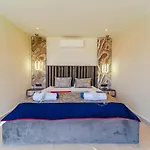 Vilă Kazarman, Kalkan'in Kalbinde Denize, Merkeze Kalkan