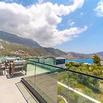 Kazarman, Kalkan'in Kalbinde Denize, Merkeze