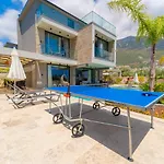 Vilă Kazarman, Kalkan'in Kalbinde Denize, Merkeze