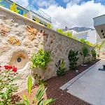 Kazarman, Kalkan'in Kalbinde Denize, Merkeze Vilă Kalkan