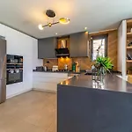 Kazarman, Kalkan'in Kalbinde Denize, Merkeze * Kalkan