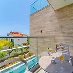Vilă Kazarman, Kalkan'in Kalbinde Denize, Merkeze *