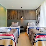 Kazarman, Kalkan'in Kalbinde Denize, Merkeze Vilă