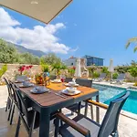 Kazarman, Kalkan'in Kalbinde Denize, Merkeze Kalkan