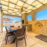 Kazarman, Kalkan'in Kalbinde Denize, Merkeze
