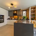 Kazarman, Kalkan'in Kalbinde Denize, Merkeze * Kalkan