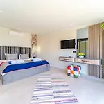 Kazarman, Kalkan'in Kalbinde Denize, Merkeze Vilă Kalkan