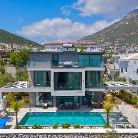 Kazarman, Kalkan'in Kalbinde Denize, Merkeze * カルカン