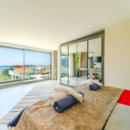 Kazarman, Kalkan'in Kalbinde Denize, Merkeze * カルカン