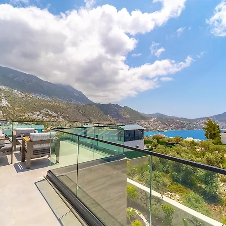 Kazarman, Kalkan'in Kalbinde Denize, Merkeze