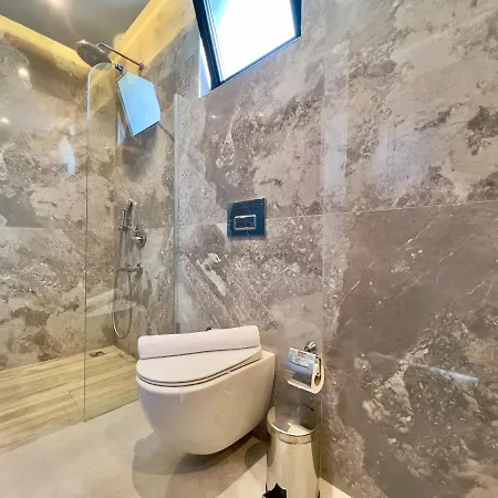 Kazarman, Kalkan'in Kalbinde Denize, Merkeze * Калкан