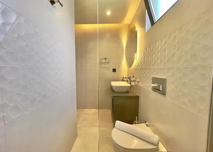 Villa Kazarman, Kalkan'in Kalbinde Denize, Merkeze